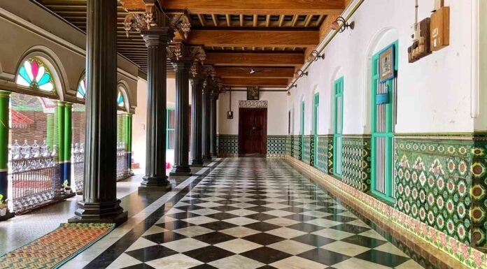 12 Compound Wall Pillar Design to Elevate Your Space