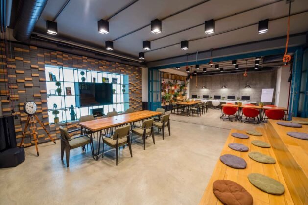 12 Simple Ceiling Design for Restaurant Dining Space - WowInteriorIdeas